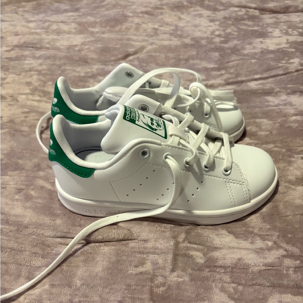 Adidas Kids Stan Smith in White with Green Accents
